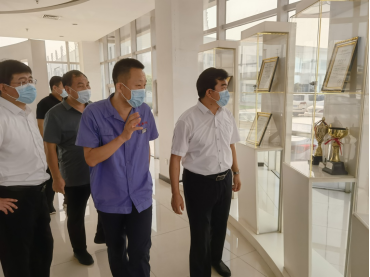 石家庄市常委、正定县委书记王俊红莅临橡一视察指导工作(图2)